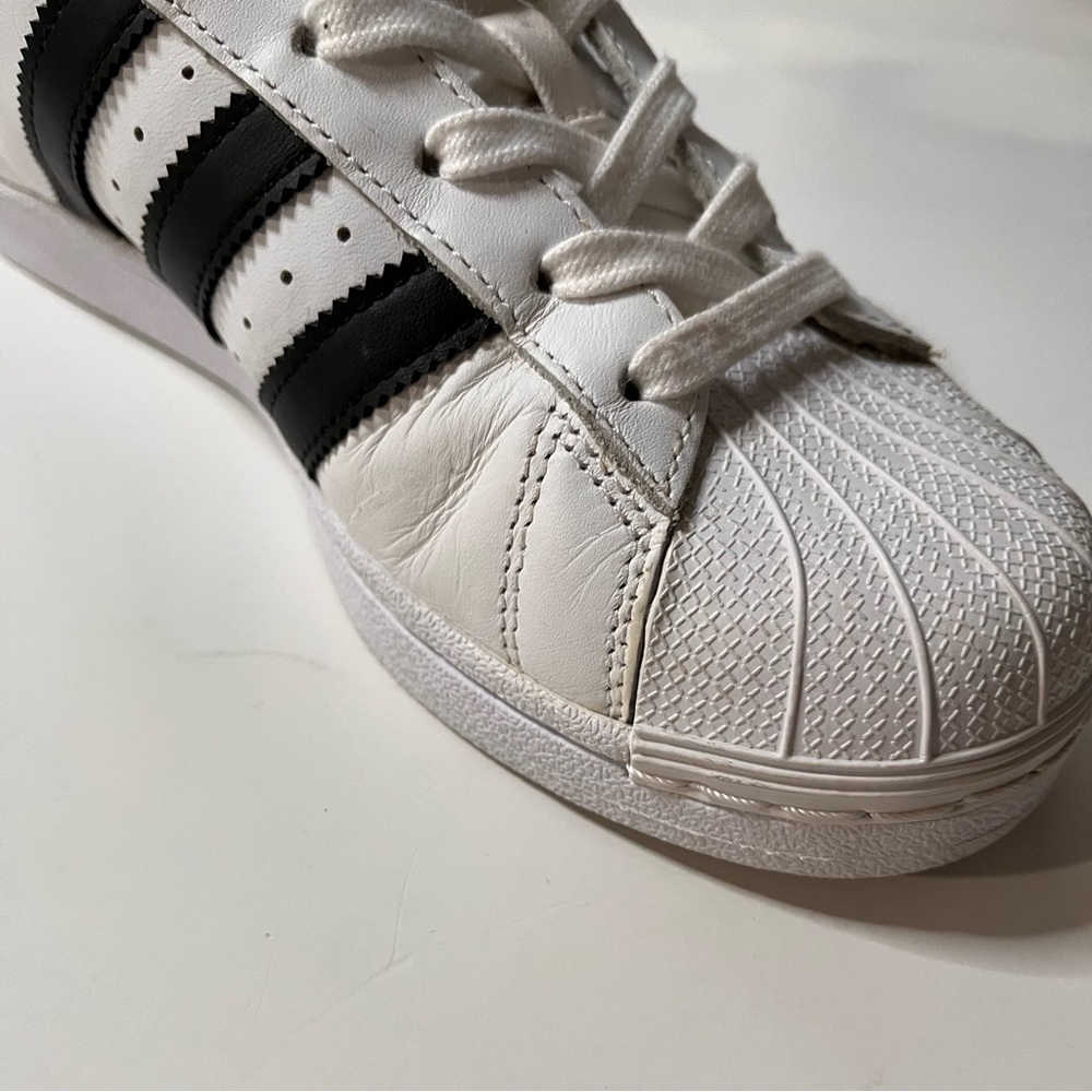 Adidas black and white superstar size 7.5 - Picture 11 of 16